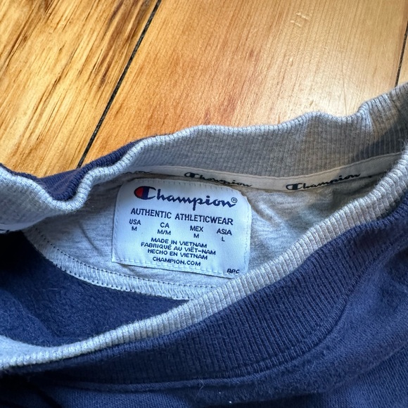 Champion Cropped Sweatshirt - Picture 3 of 5